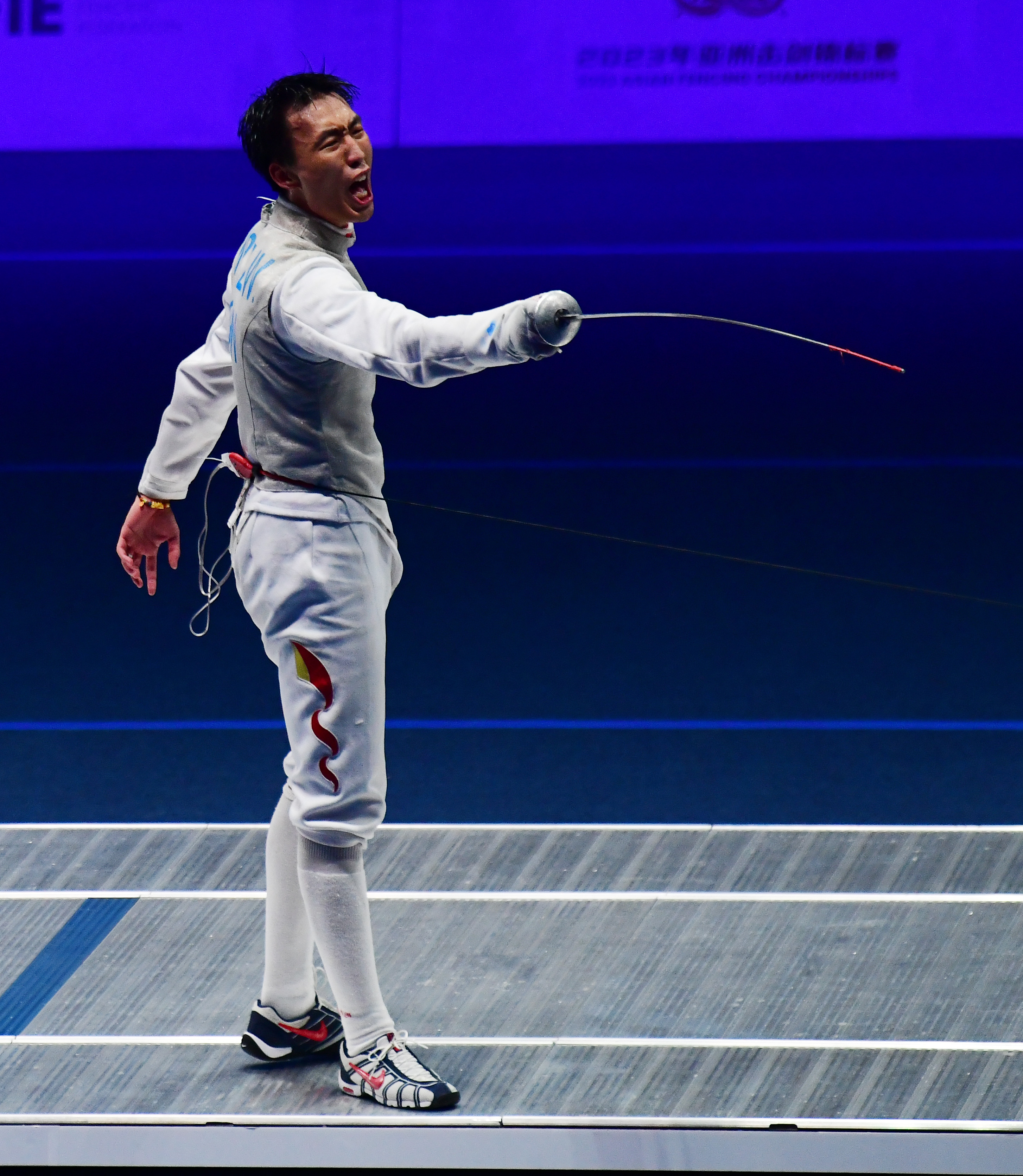 击剑——亚洲锦标赛:中国选手莫梓维夺冠