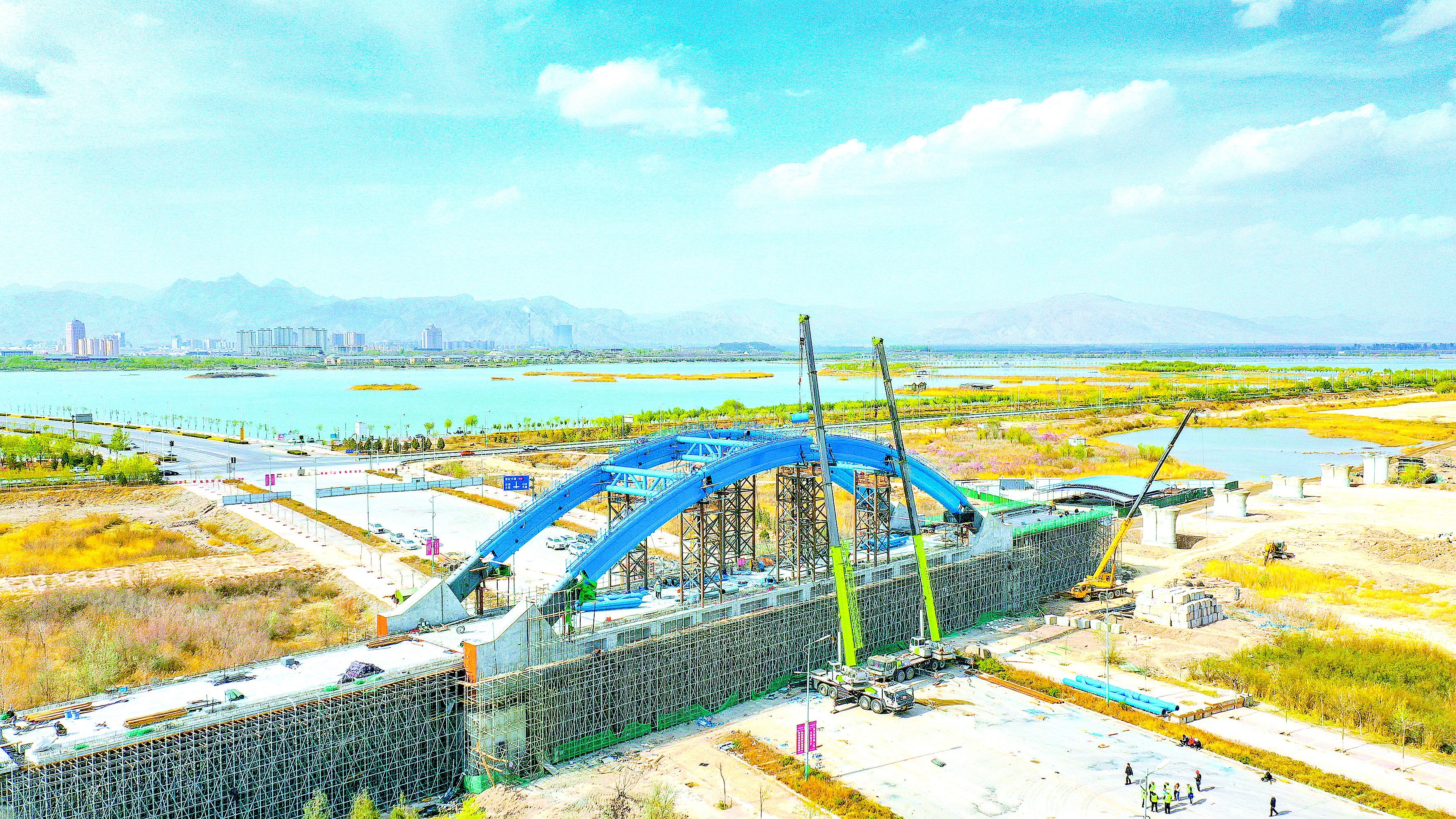 圆梦高铁|包银铁路石嘴山特大桥系杆拱拱肋安装顺利合龙