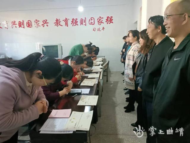 沾益五中:师徒结对同进步 传承教学聚力量