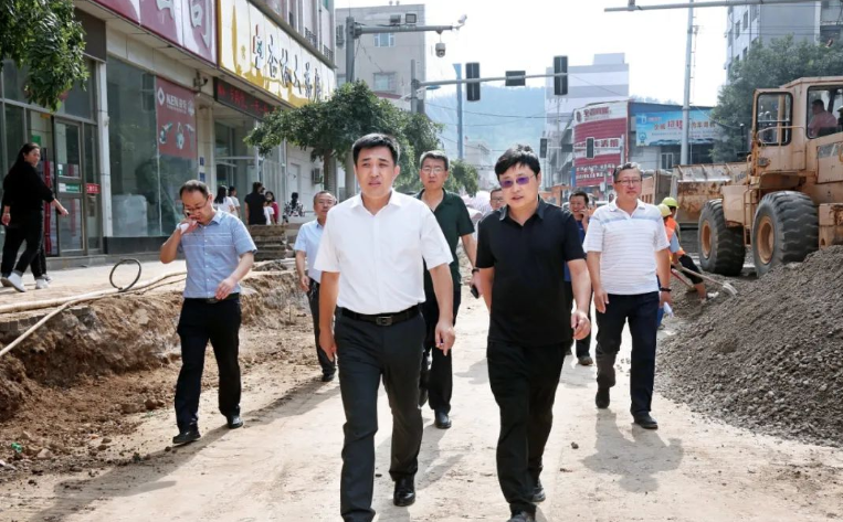 赵沂旸督导调研城区雨污分流工程