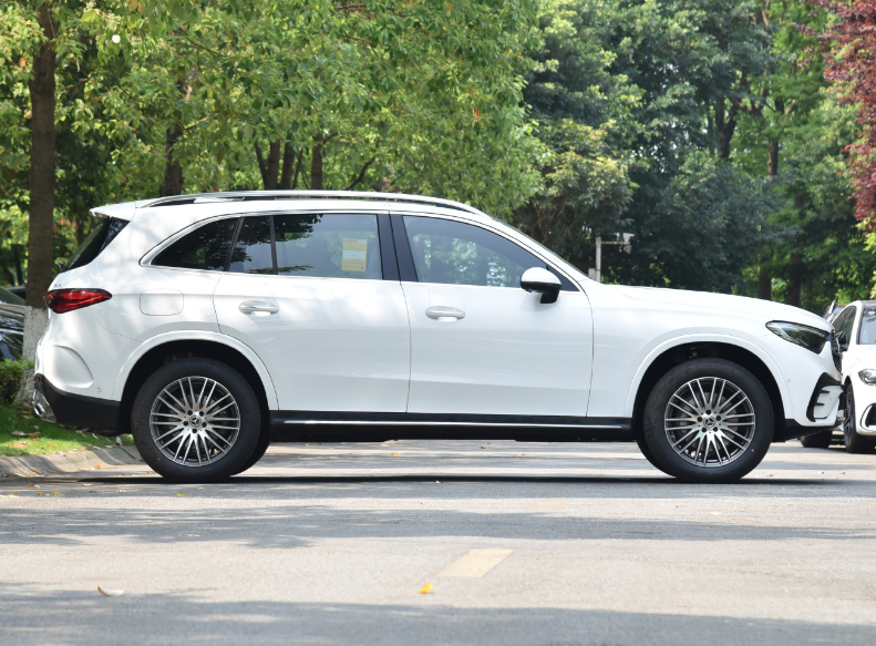 23款奔驰glc300l动感型实拍!车身更修长!内饰更豪华