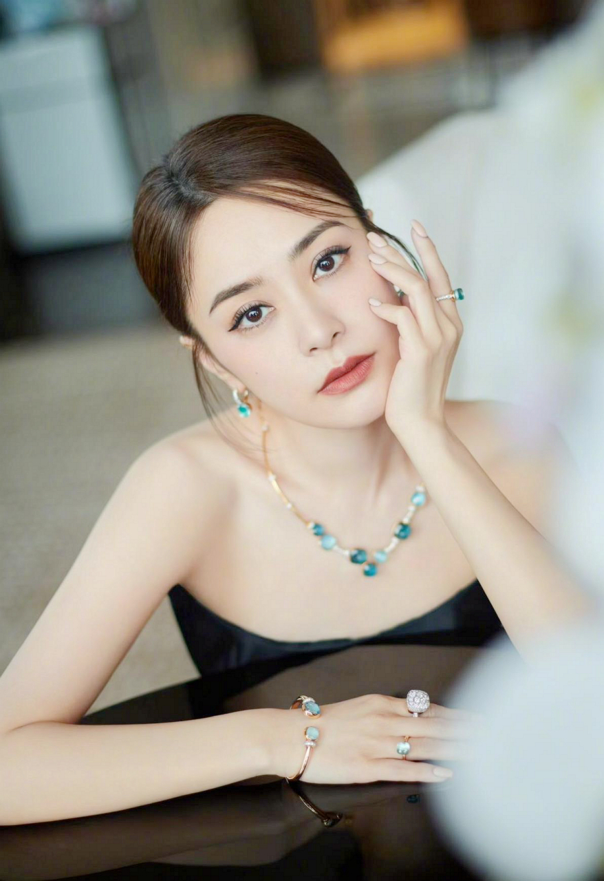 钟欣潼的这组照片太美了!