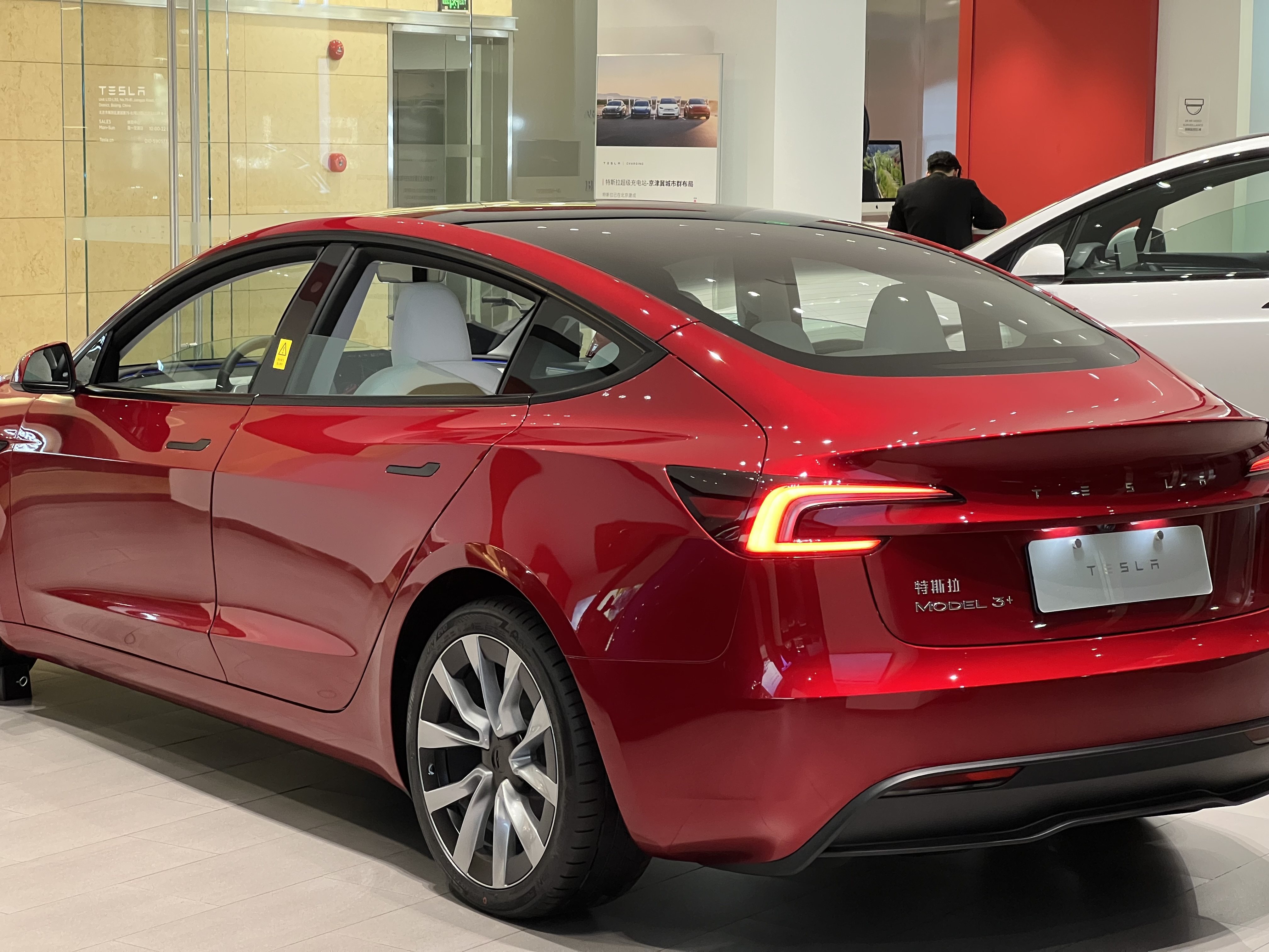 新model 3的冒险定位:从「公路赛车」到「移动的家」|汽车gallery