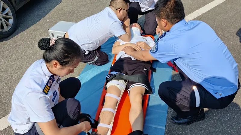 修文县人民医院组织开展2023年院前急救演练活动