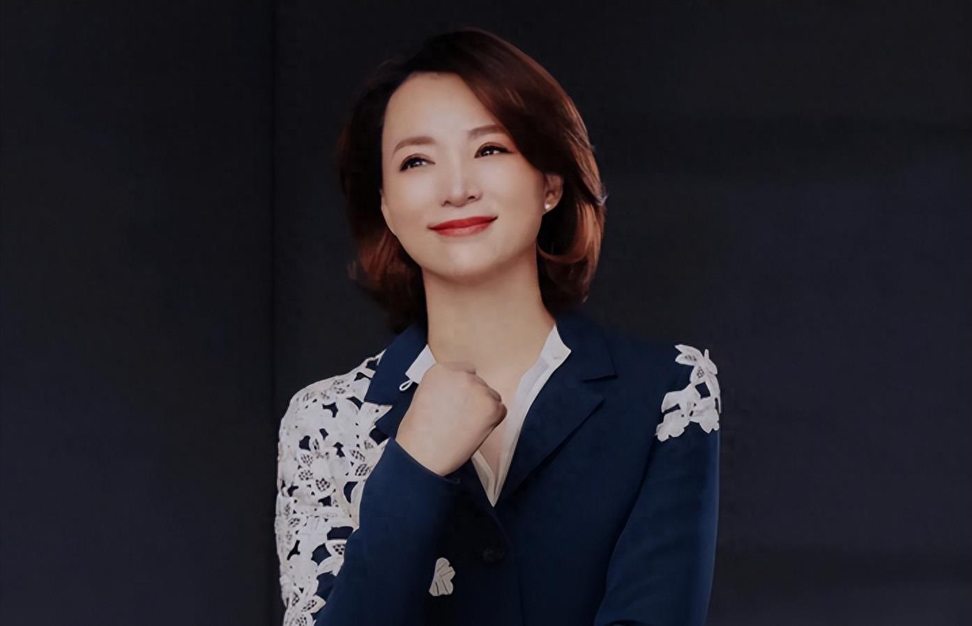 董卿大变样!惊人颜值衰老,化身朴素锥子脸!