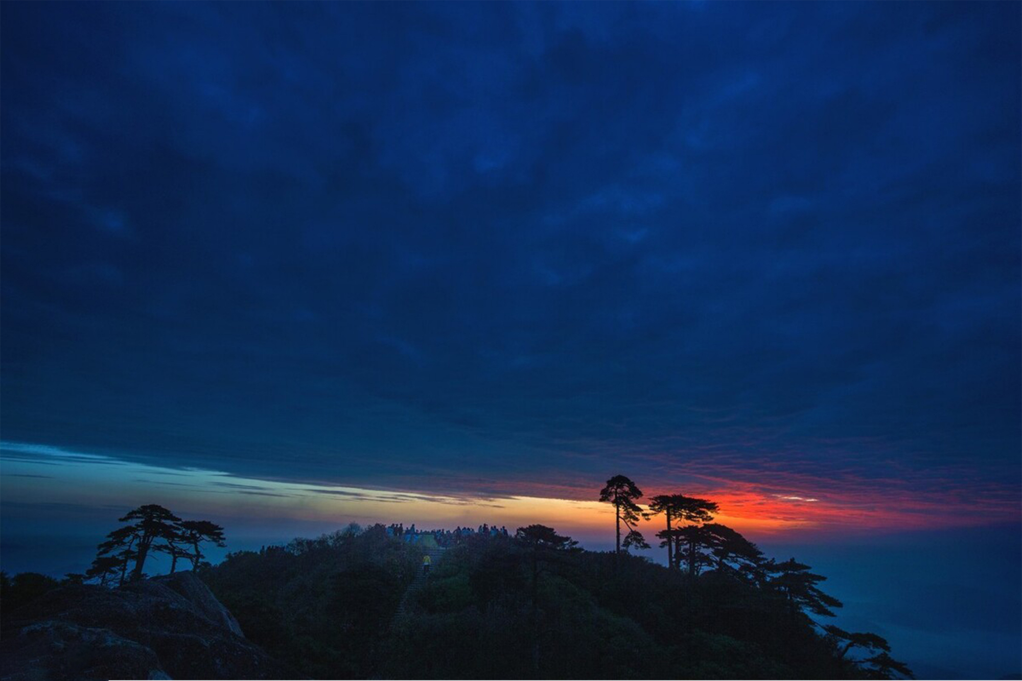 青松奇石雲霧緲,山頂扎帳看日出,好一座道教仙山——江西三清山