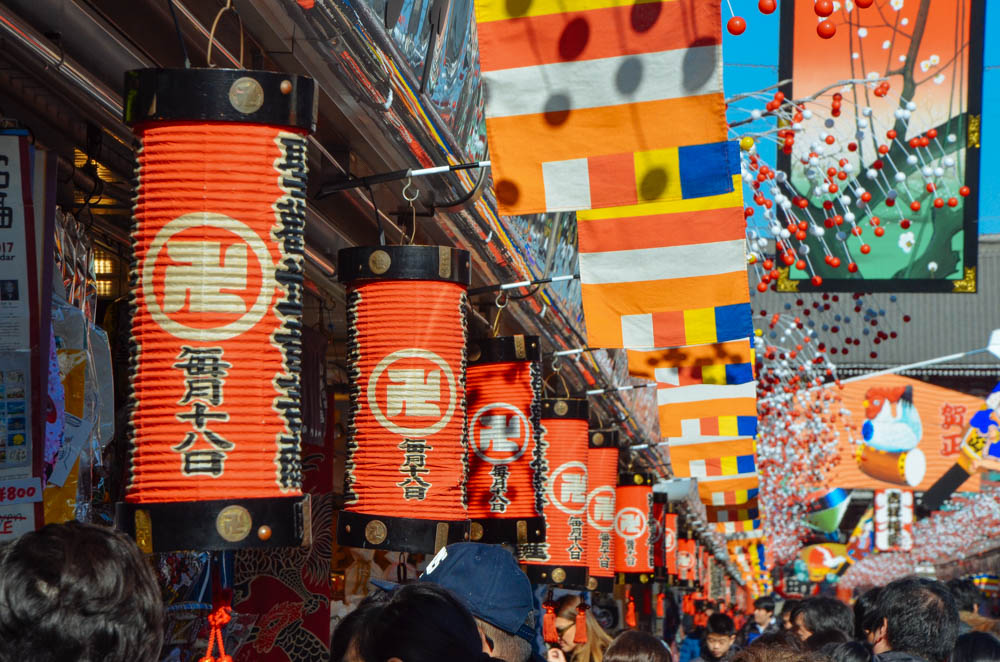 巨大的灯笼,完美的红漆,这就是东京最著名的浅草寺