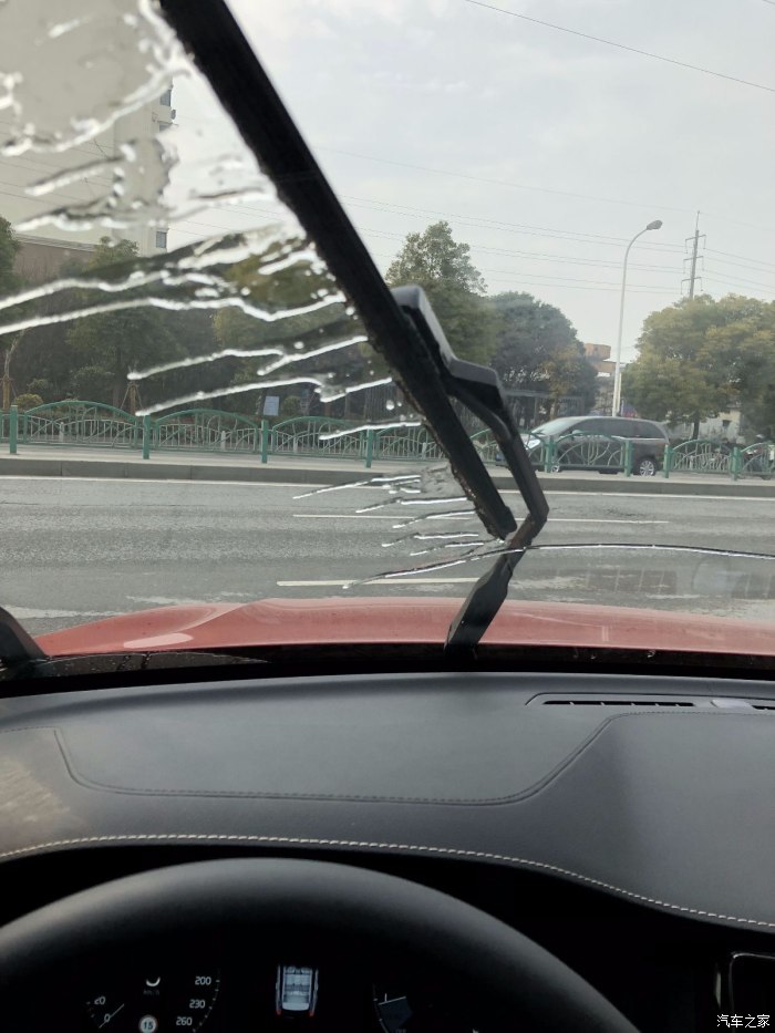 雨刮器总是刮不干净 这是什么原因