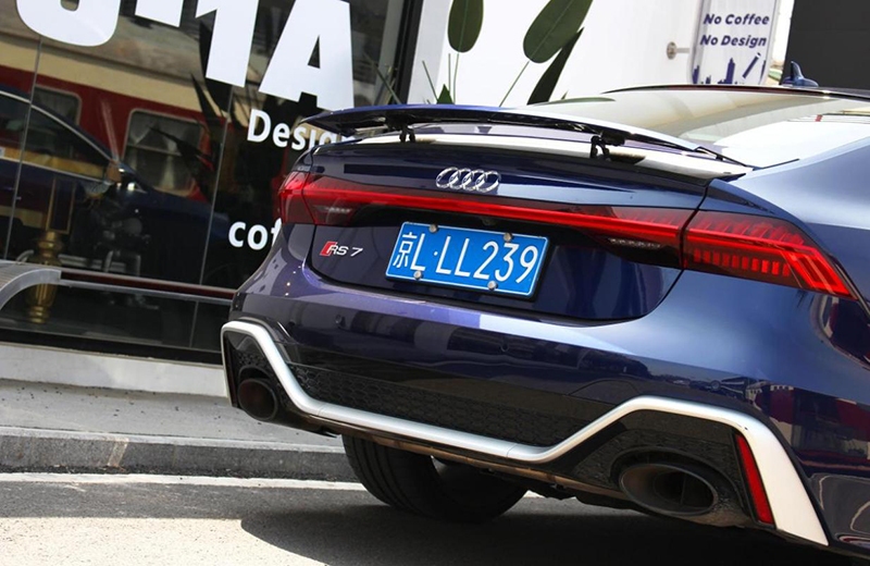 试驾奥迪rs7丨尾翼升起的那一刻 便收获了敬畏