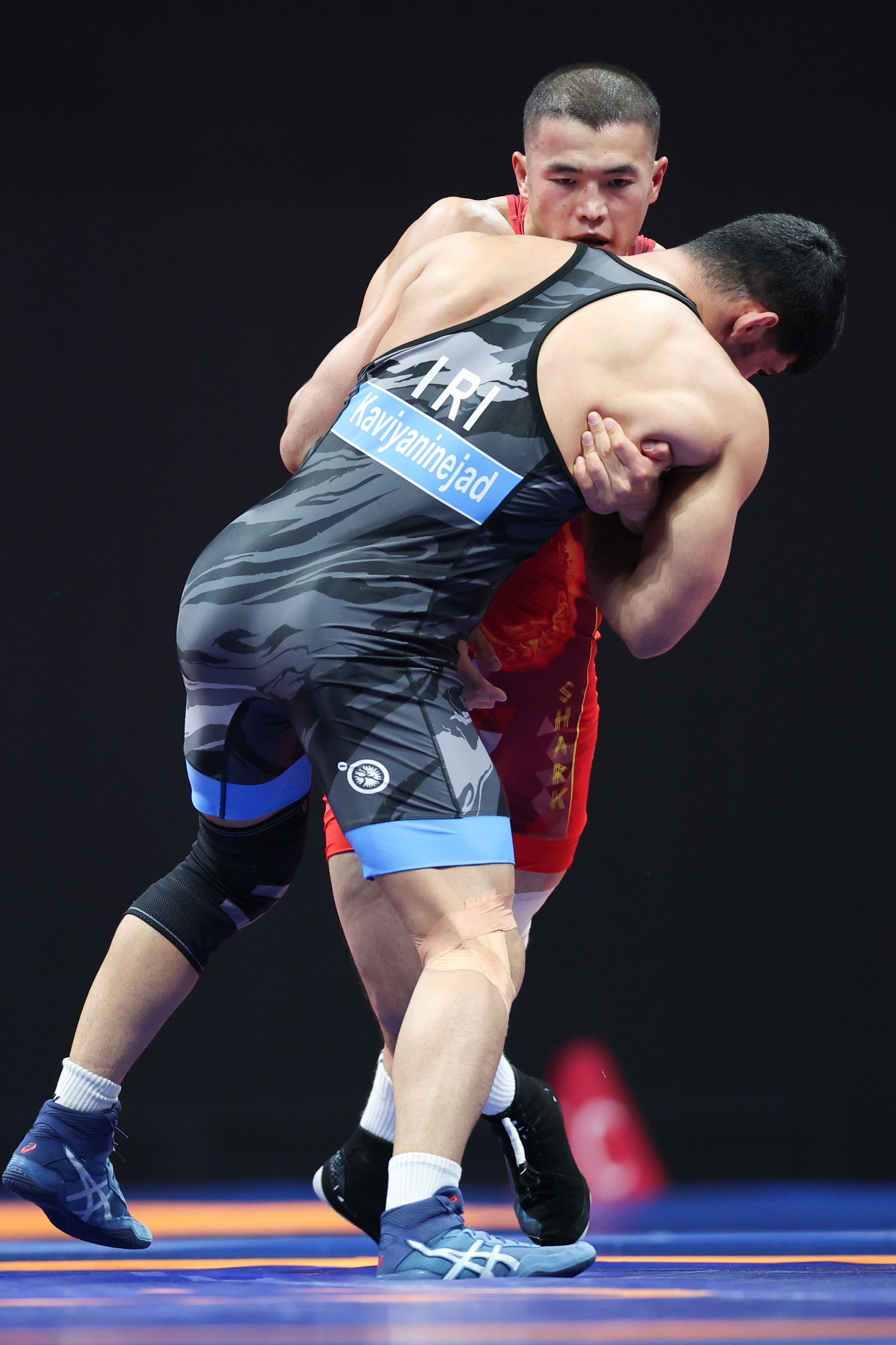 摔跤——男子古典式77公斤级决赛:吉尔吉斯斯坦选手夺冠