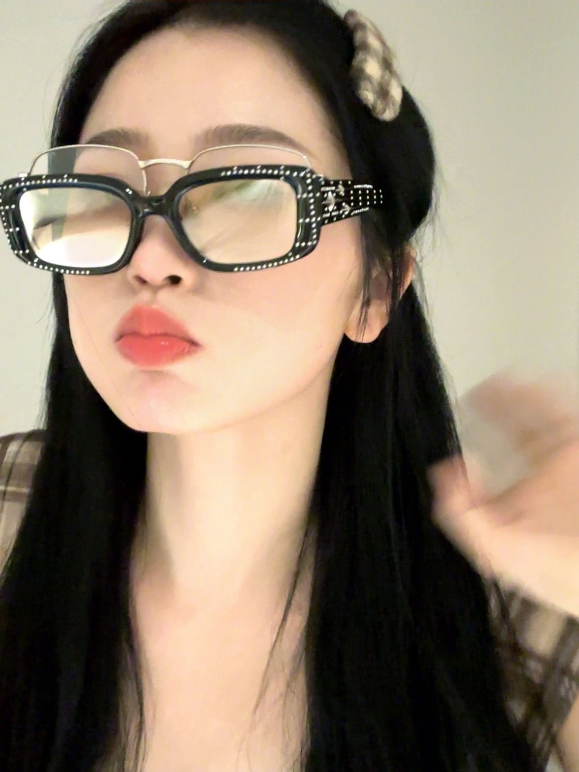 虞书欣格子裙搞怪自拍合集