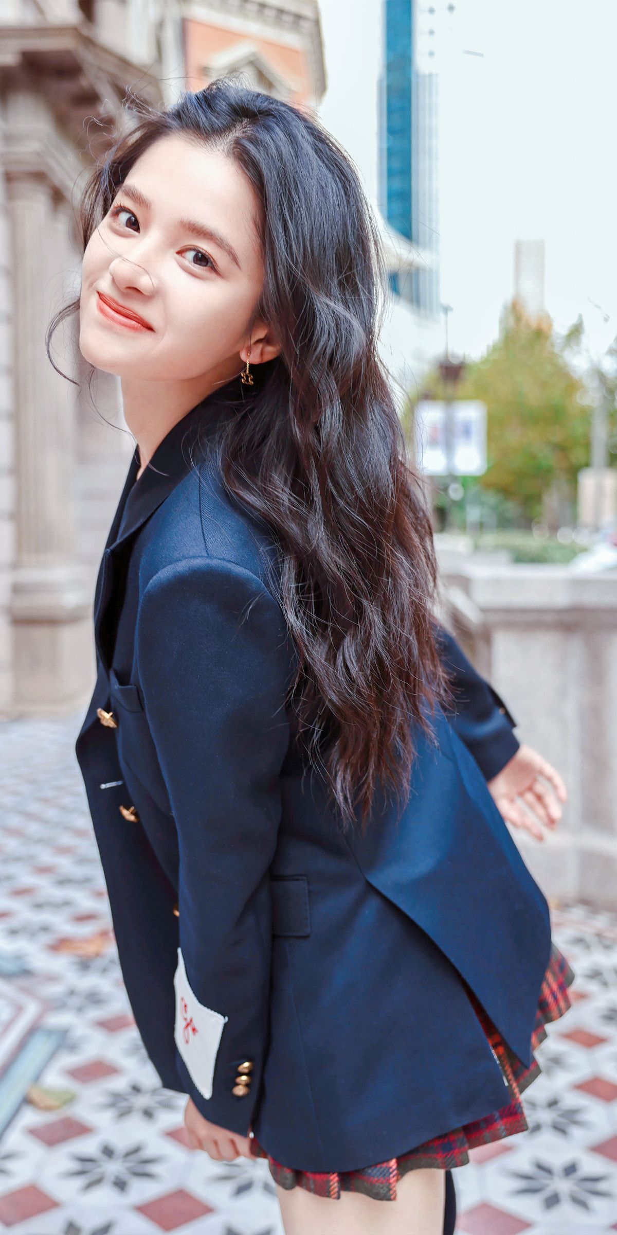 张婧仪短裙秋日气息写真