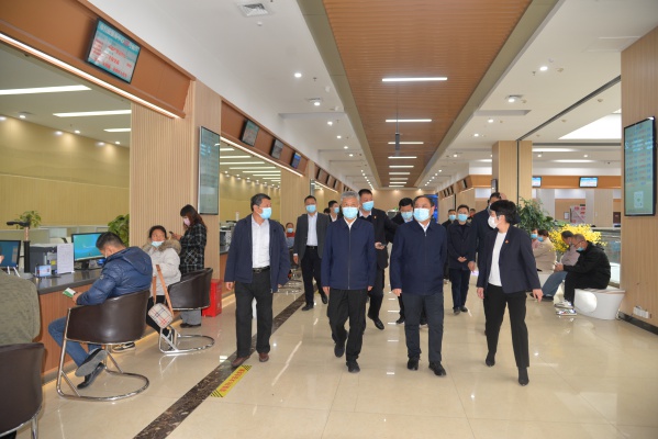 王继军赴鹤壁市行政服务中心调研智慧大厅建设情况
