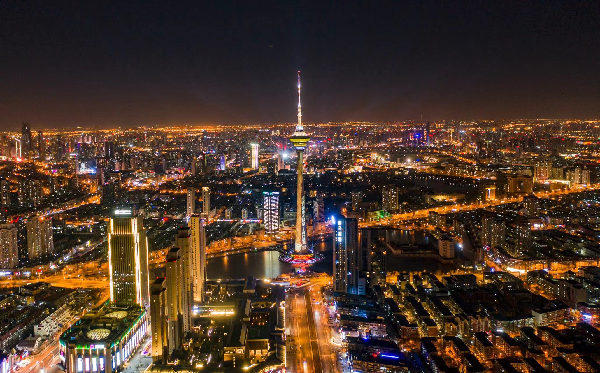 天津点亮天塔为抗疫加油