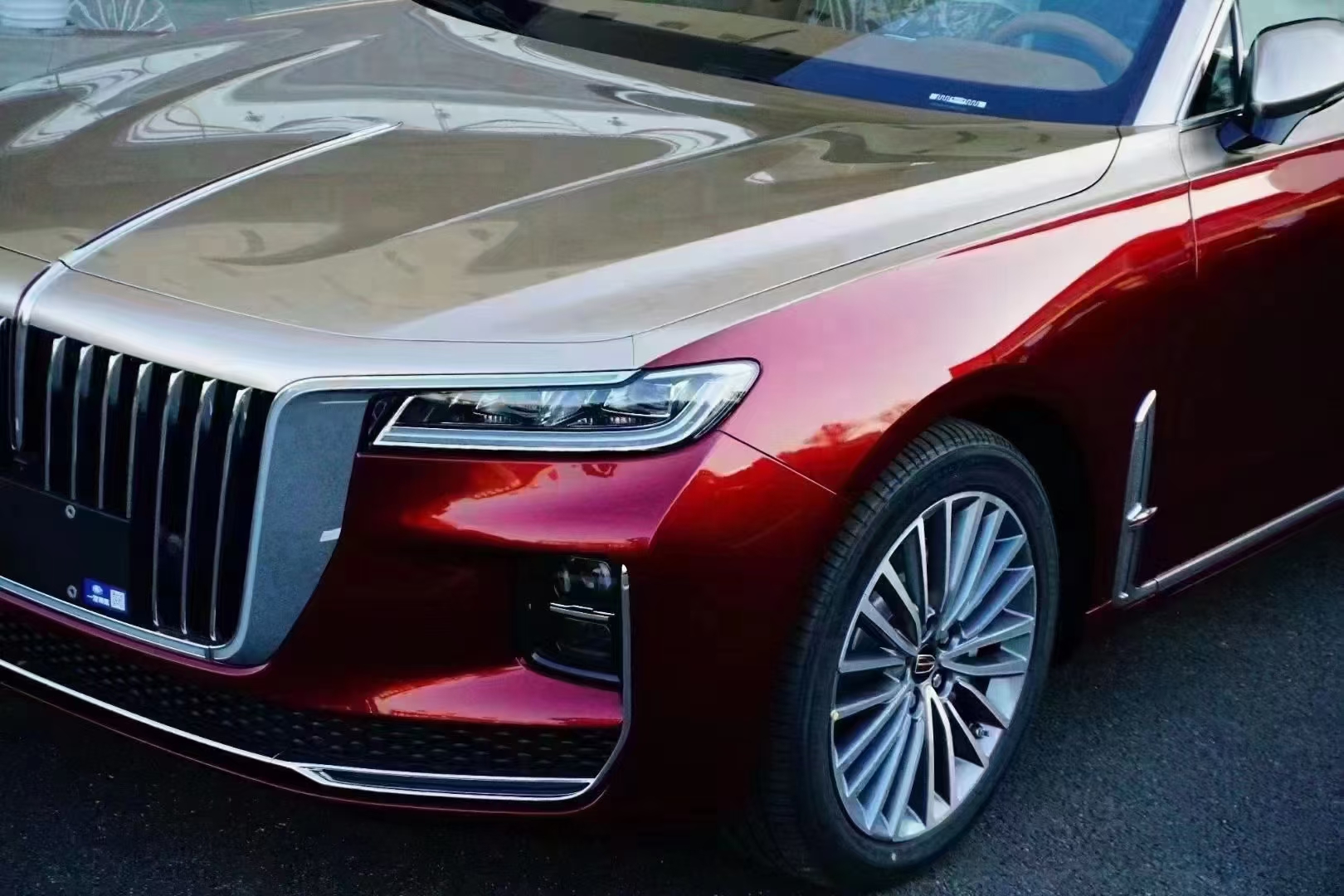 红旗h9霸气双拼色skto改色膜香槟金加龙血红效果展示