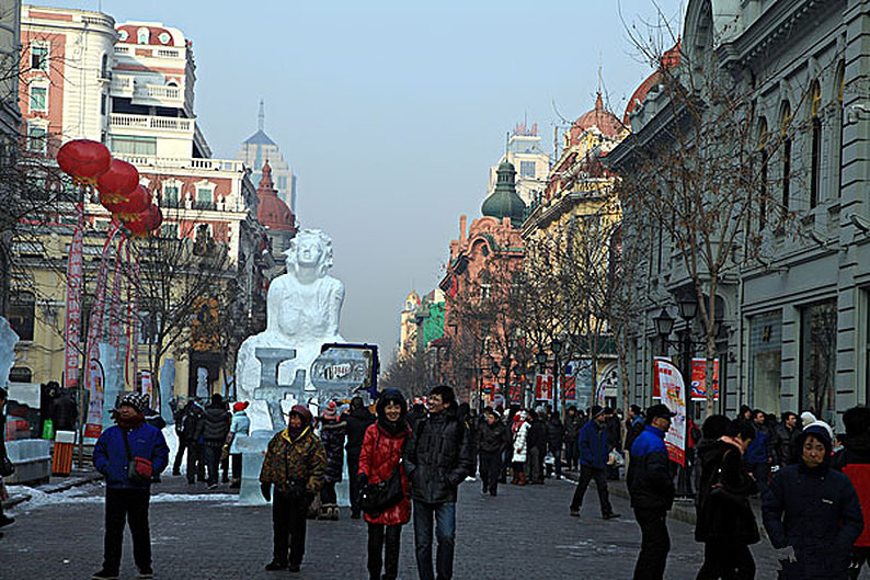 黑龙江的莫斯科一条街:哈尔滨中央大街的俄罗斯抢手货!