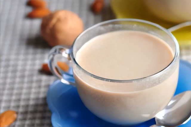 香甜的杏仁核桃露,美味滋补的可口热饮!口感丰富,营养价值高!