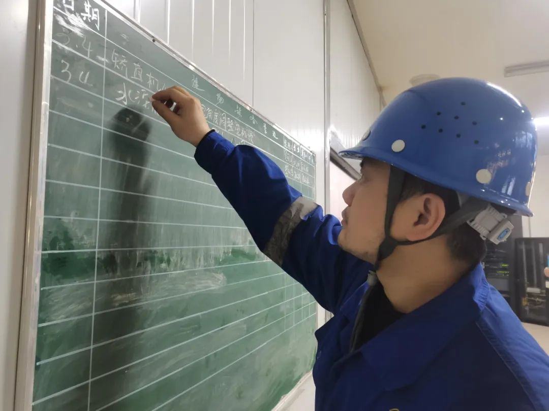 劳模故事|蒋亚军:热处理线上的"稳定器"