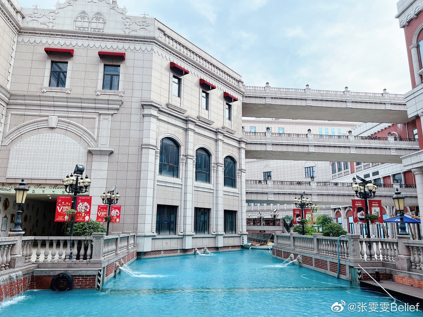 昨天四十多度,去了普陀区的威尼斯小镇,没什么人,上海市网红打