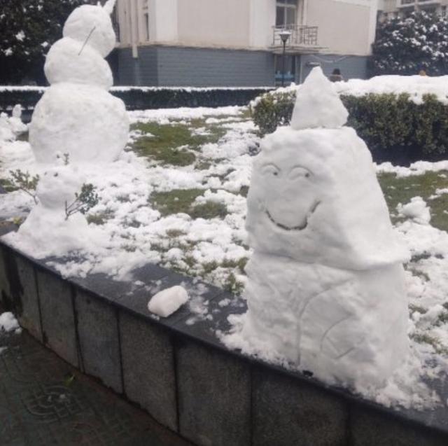 网友爆料:下雪了来玩沙雕雪人大赛,这可是咱北方人的快乐