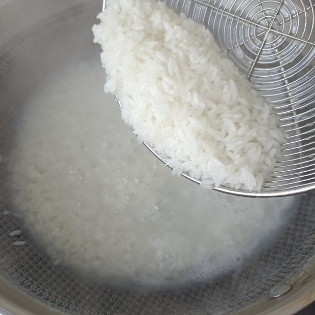 捞米饭,这个方法做出来的米饭颗粒分明,口感好