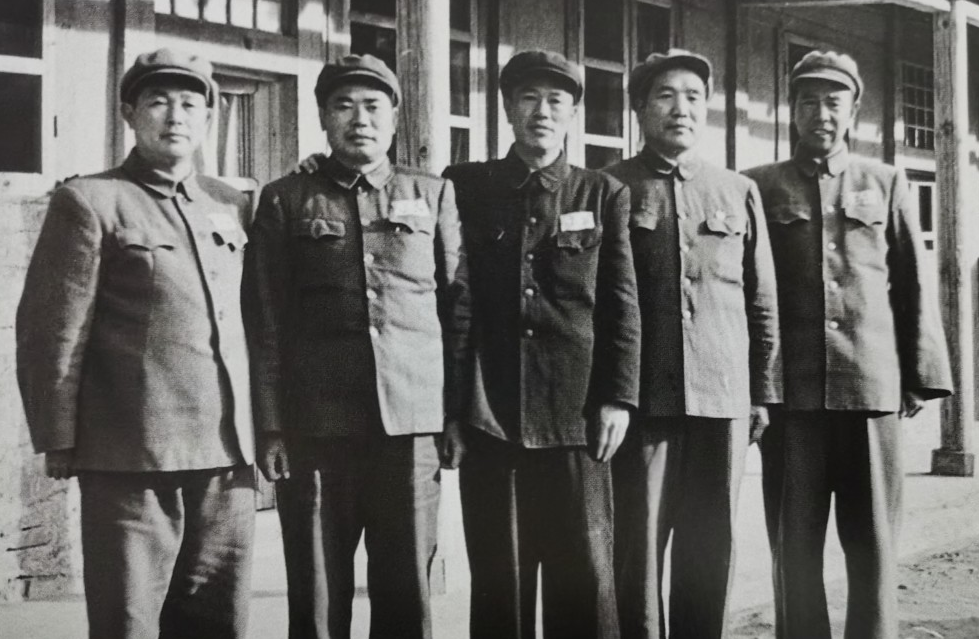 给"三陈"和"三杨"当过参谋长,王蕴瑞将军到底有多牛?