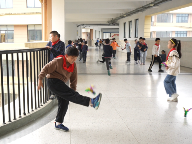 "课间20分钟 体育魔盒" 临平运河小学让学生"学会玩耍"