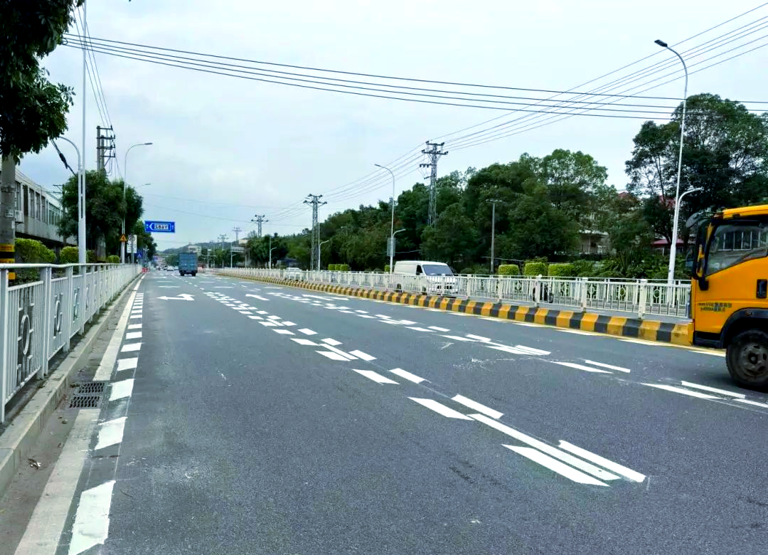 同安"t字型"路口安全设施焕新,市民出行更安心