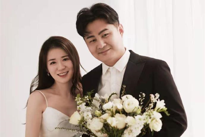 栾云平徒弟在线秀恩爱,发文纪念结婚一周年,网友:又被嗑到了