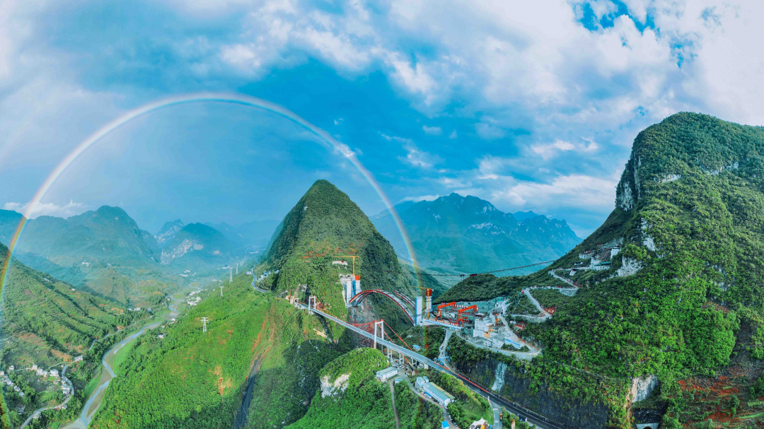 雨后双虹颜值爆表!纳晴高速乌蒙山大桥又迎新节点