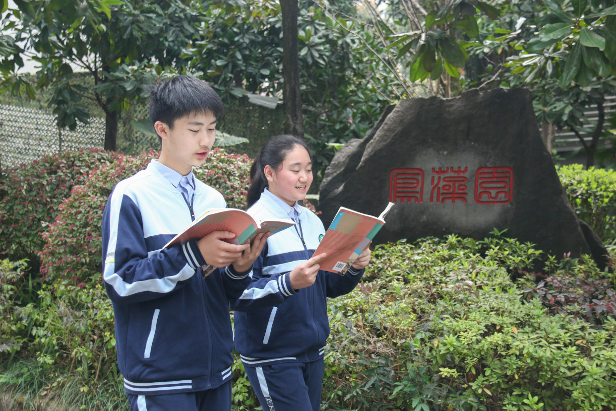 花開成詩 花落為詞 重慶市鳳鳴山中學攜一縷春風給你