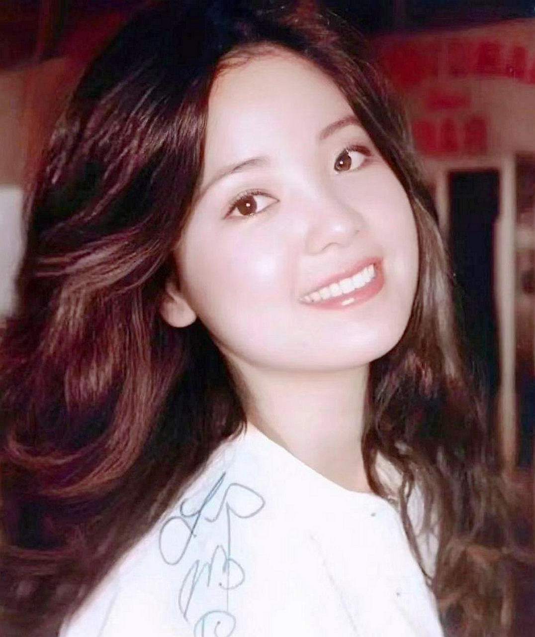 历史上的今天,1995年5月8日,邓丽君在泰国清迈病逝.