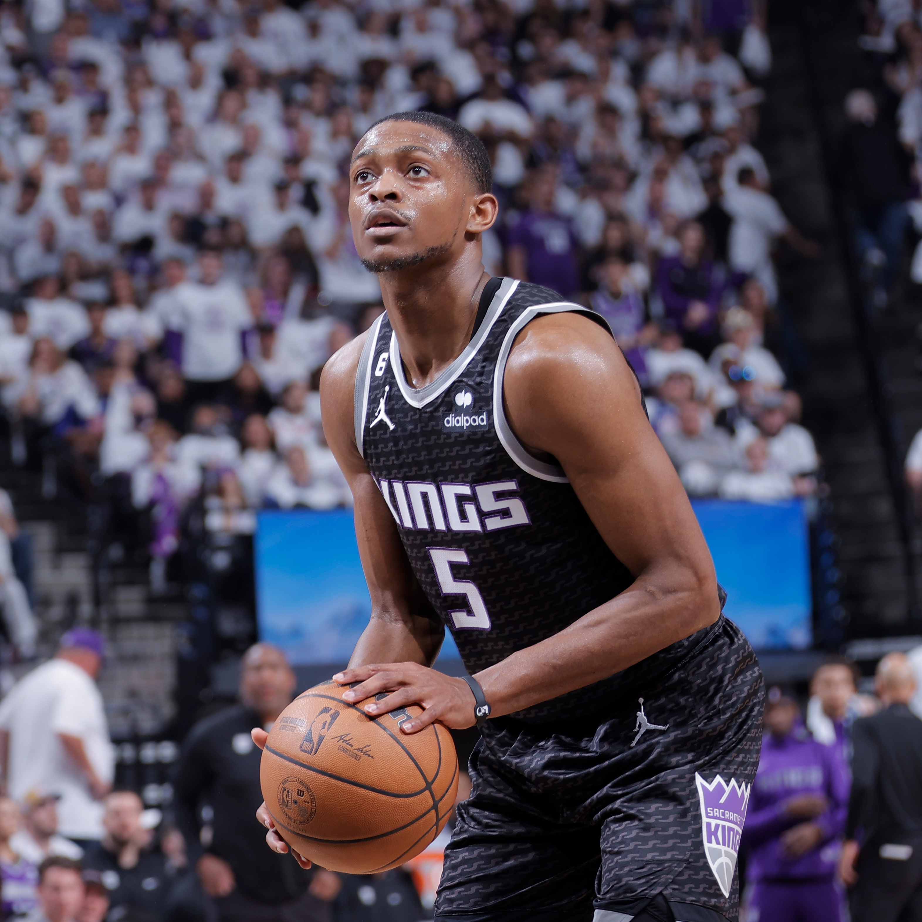 库里30 6,福克斯38 5,国王逆转勇士!蒙克献准绝杀,威金斯饮恨