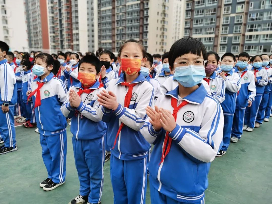 「社会主义核心价值观·爱国」承德市民族小学开展"国防教育进校园