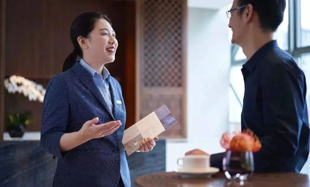 大堂副理就是在前厅做做检查?