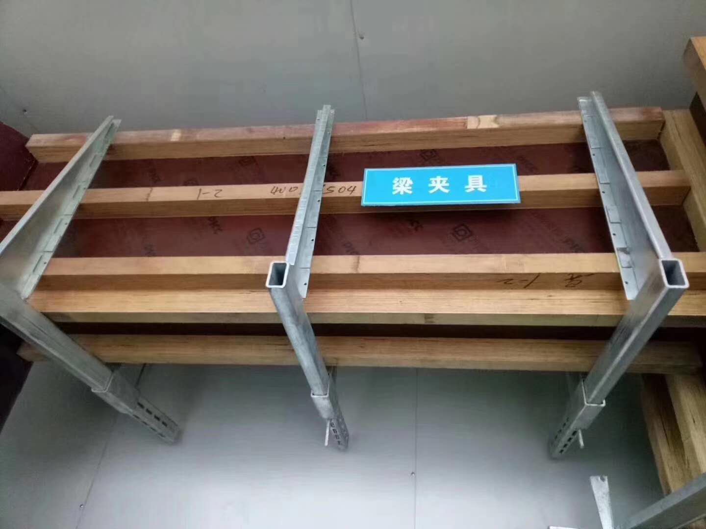 建筑梁模板夹具,梁卡具厂家,梁卡扣租赁