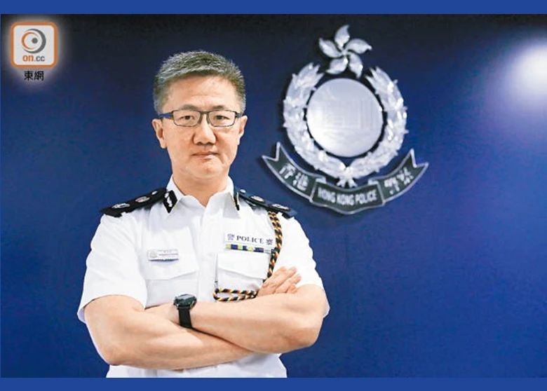 此番接任香港警队一哥,警务处处长的萧泽颐,于1988年12月进入警队