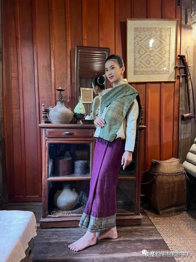 水音又发出写真,身穿五六十年代老挝传统服饰,温婉端庄的美人