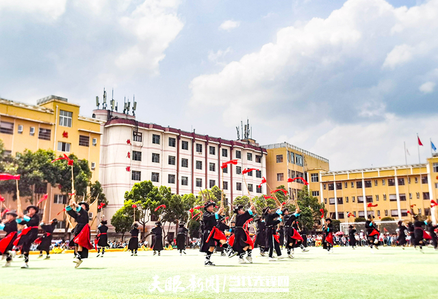 培养"爱科技 研国学"优秀学子:贵定一中举行第五届科技文化艺术暨校园