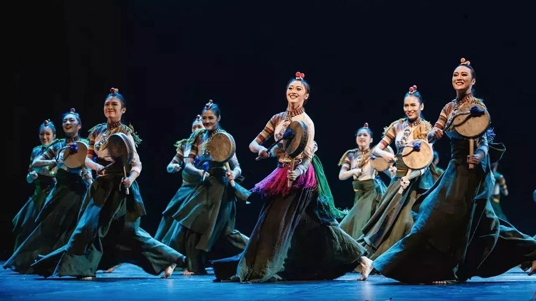 高原上的藏舞 彰显藏族人民的幸福生活