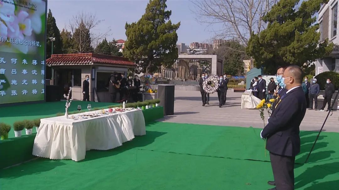 青岛市殡仪馆举行清明节公祭代祭仪式