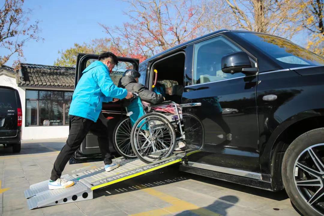 让美好更美好,罗伦士出行,赋予"关爱出行" 更多可能