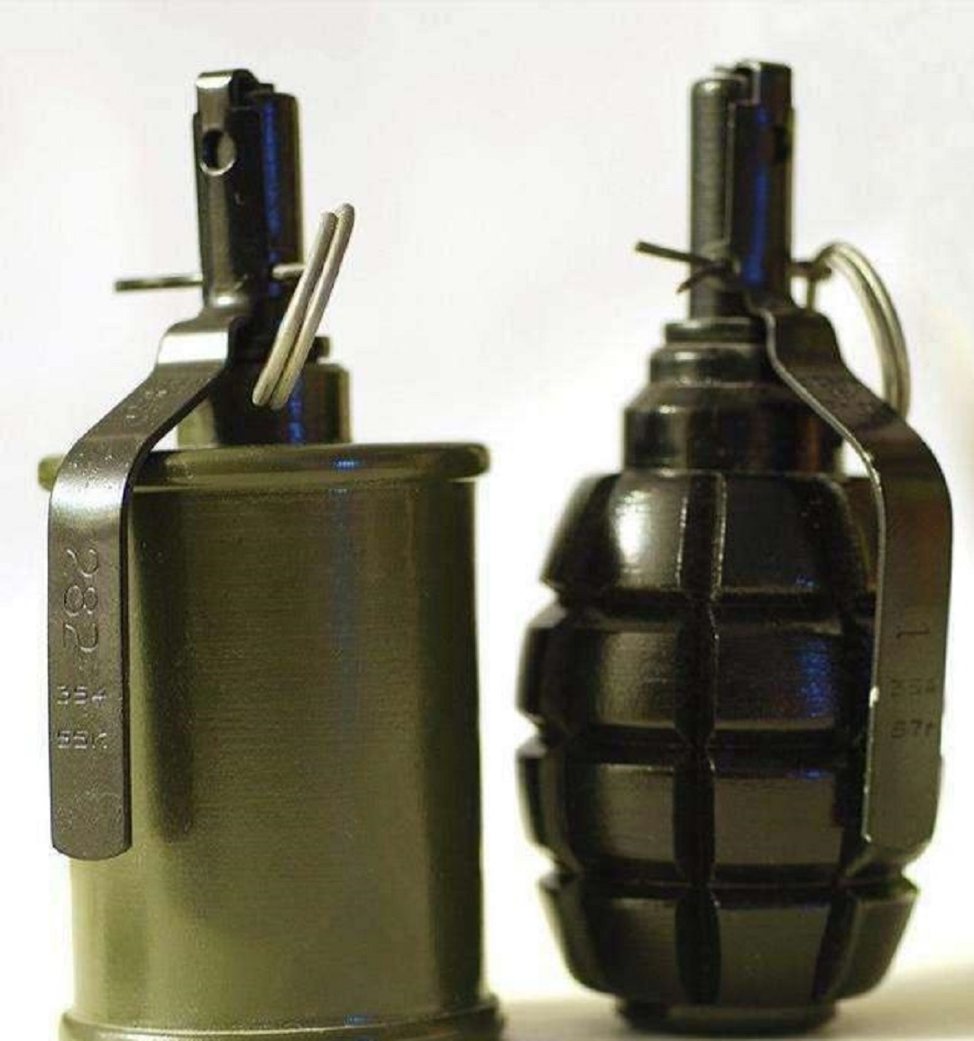 现实战争中若遇到闪光弹,背过身去,闭上眼,就能躲过伤害吗?