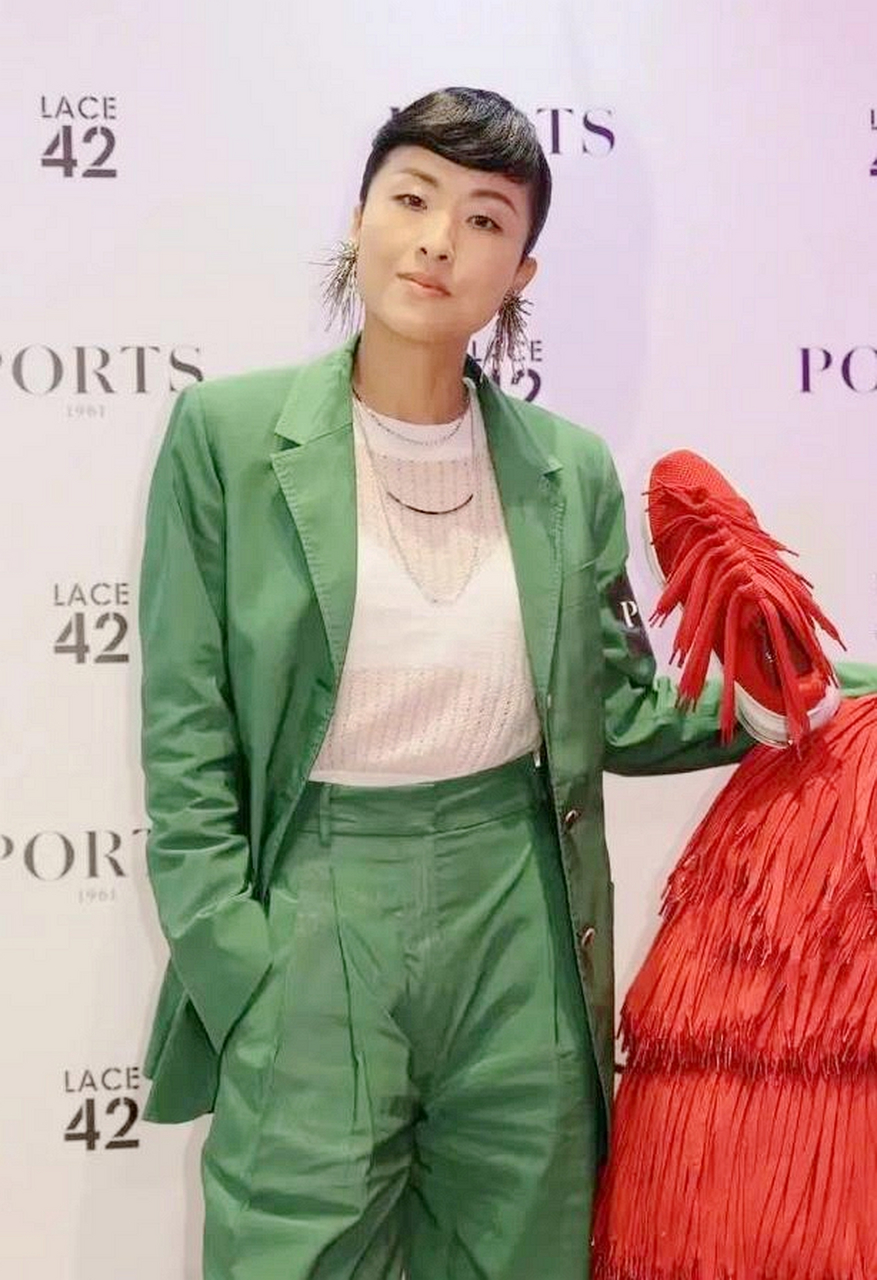 陈奕迅老婆的衣服终于恢复正常了!