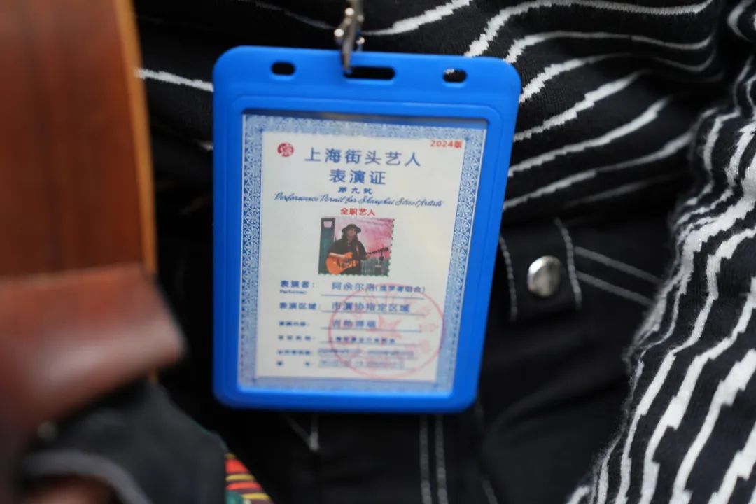 持证街头艺人与非遗传承人共同来到普陀这里,快去打卡