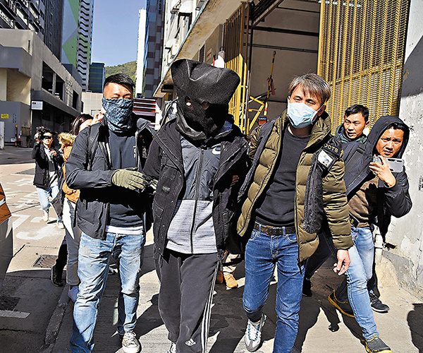 暴行和武器不断升级,更发展成本土恐怖主义