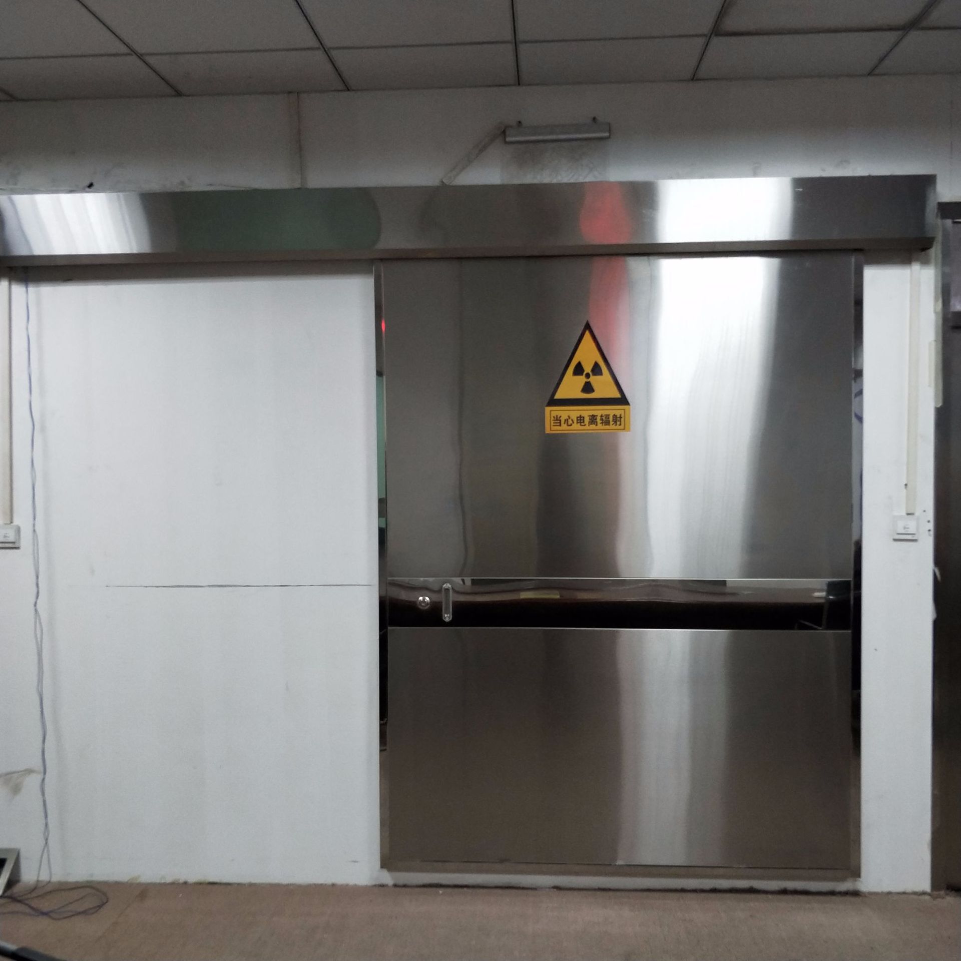 直线加速器防护铅门安装教程
