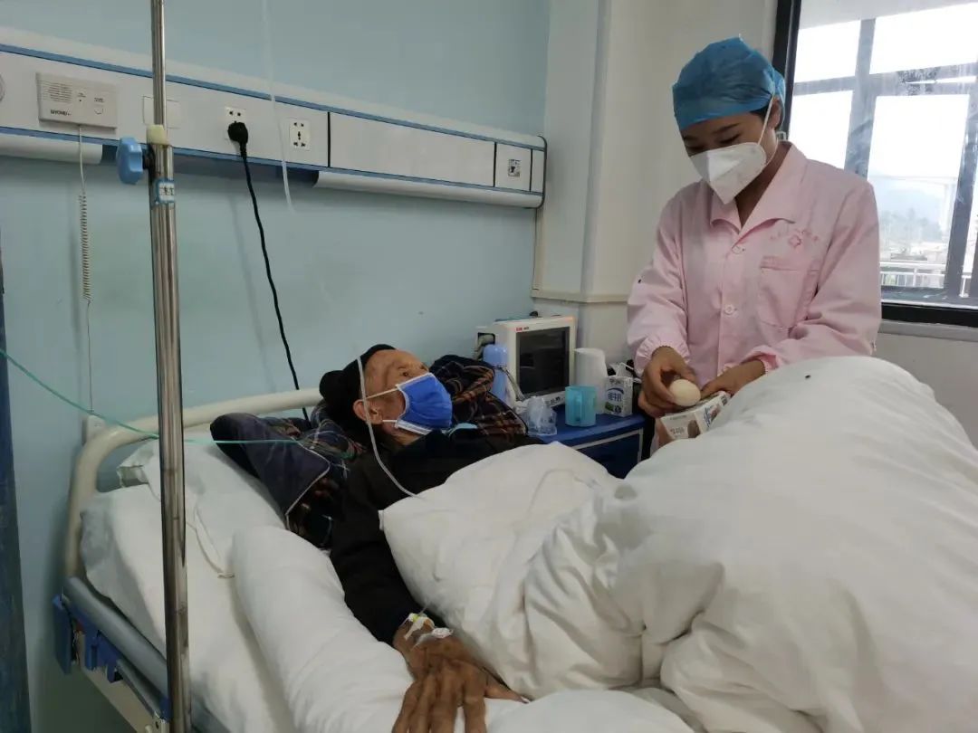 黄平县人民医院为住院患者提供免费午餐服务