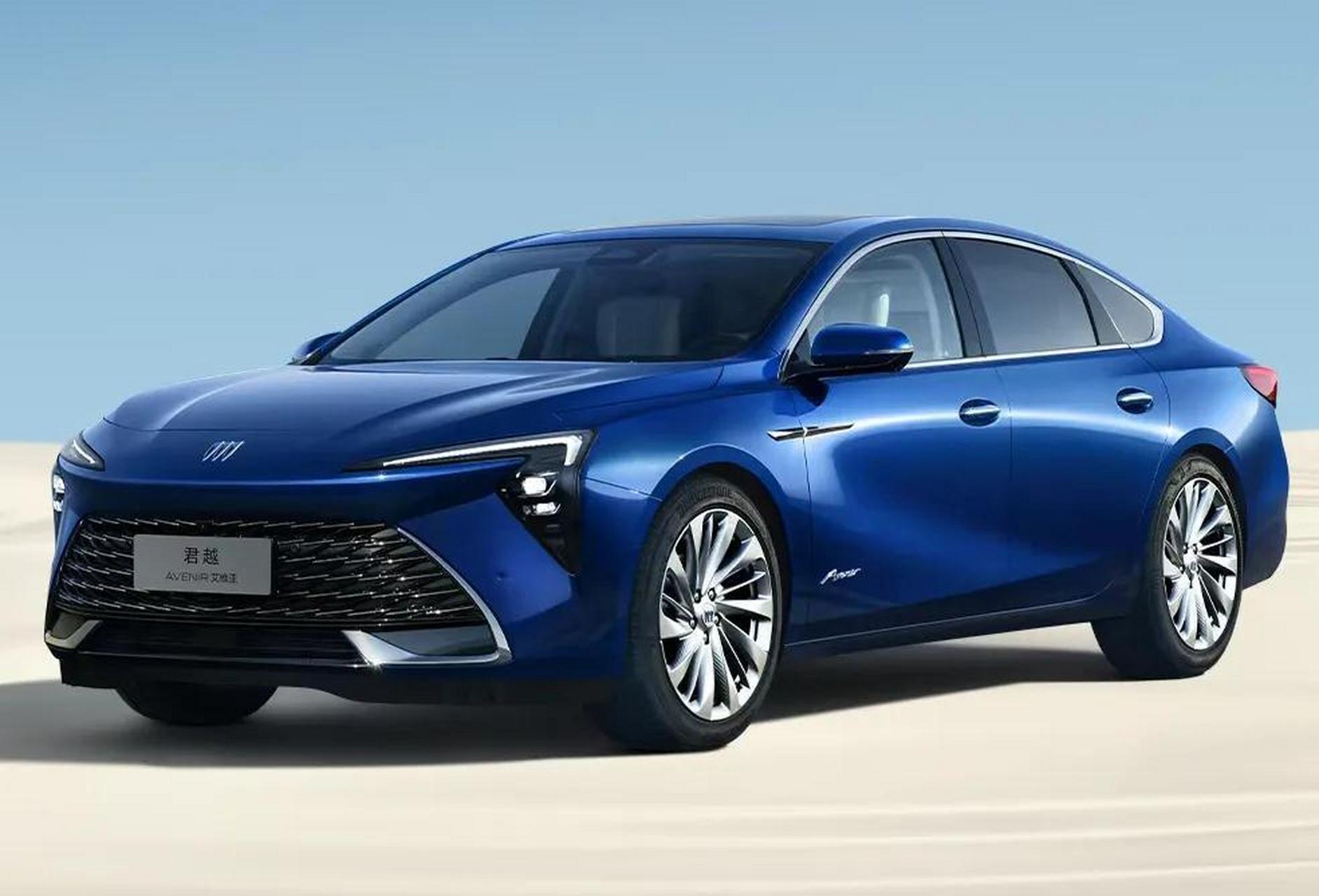 新款君越艾维亚来了,说几点: 一,轴距没变,依旧是2905mm,车长5030mm