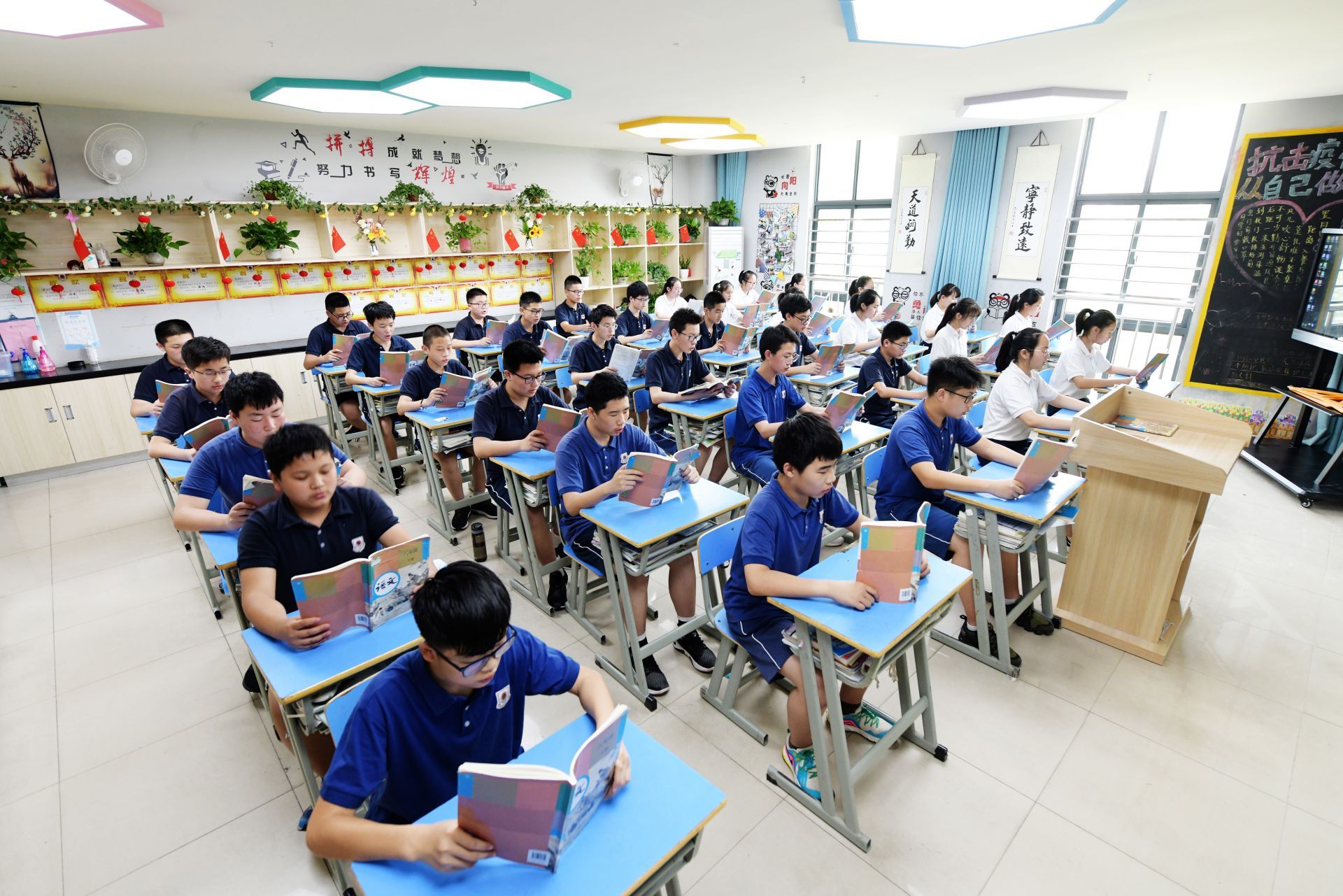 遵义市易才完全中学：教育创新的典范